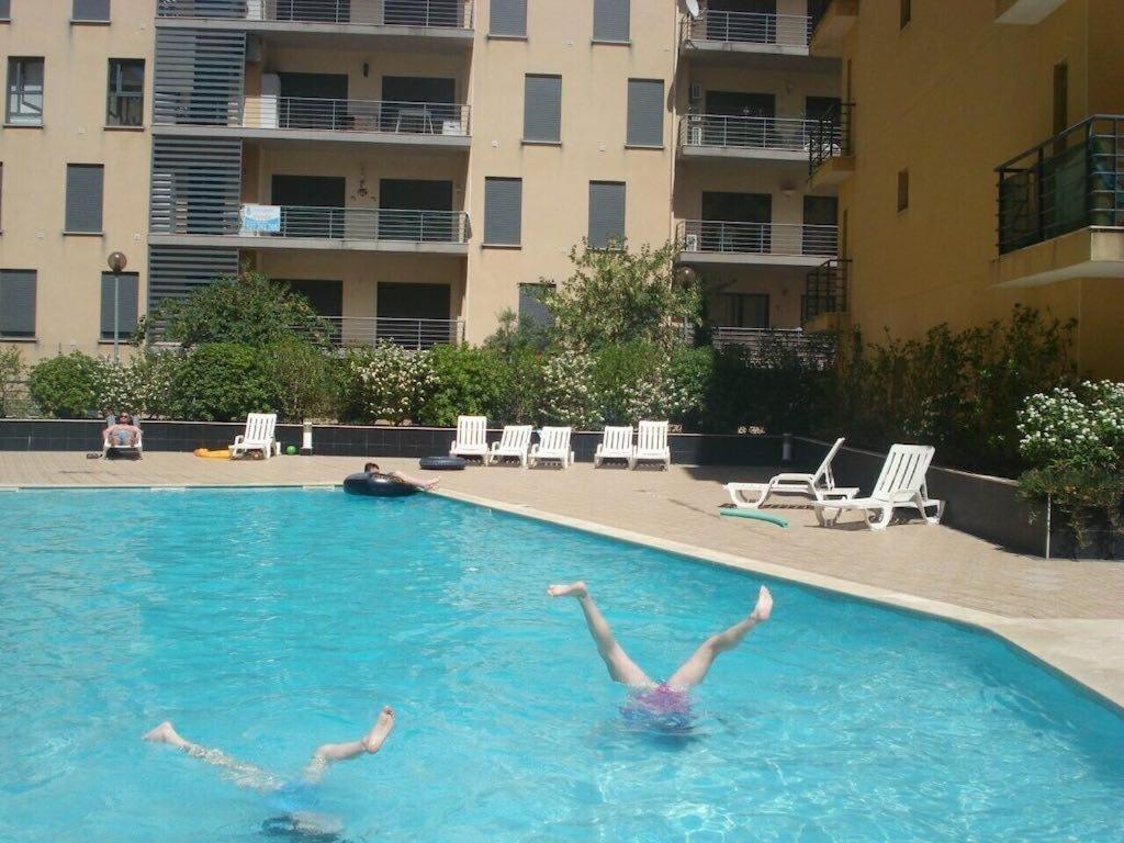 Luxury Two Br Pool View Beach Side Apartment At Algarve'S Longest Beach Armação de Pêra المظهر الخارجي الصورة