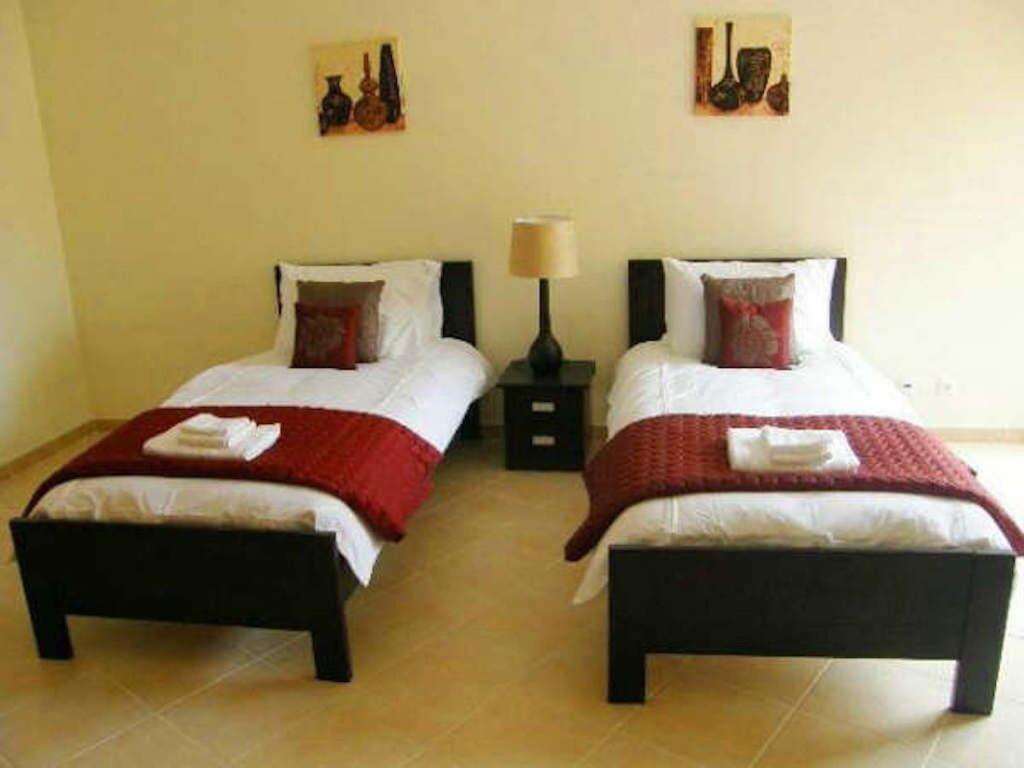 Luxury Two Br Pool View Beach Side Apartment At Algarve'S Longest Beach Armação de Pêra المظهر الخارجي الصورة